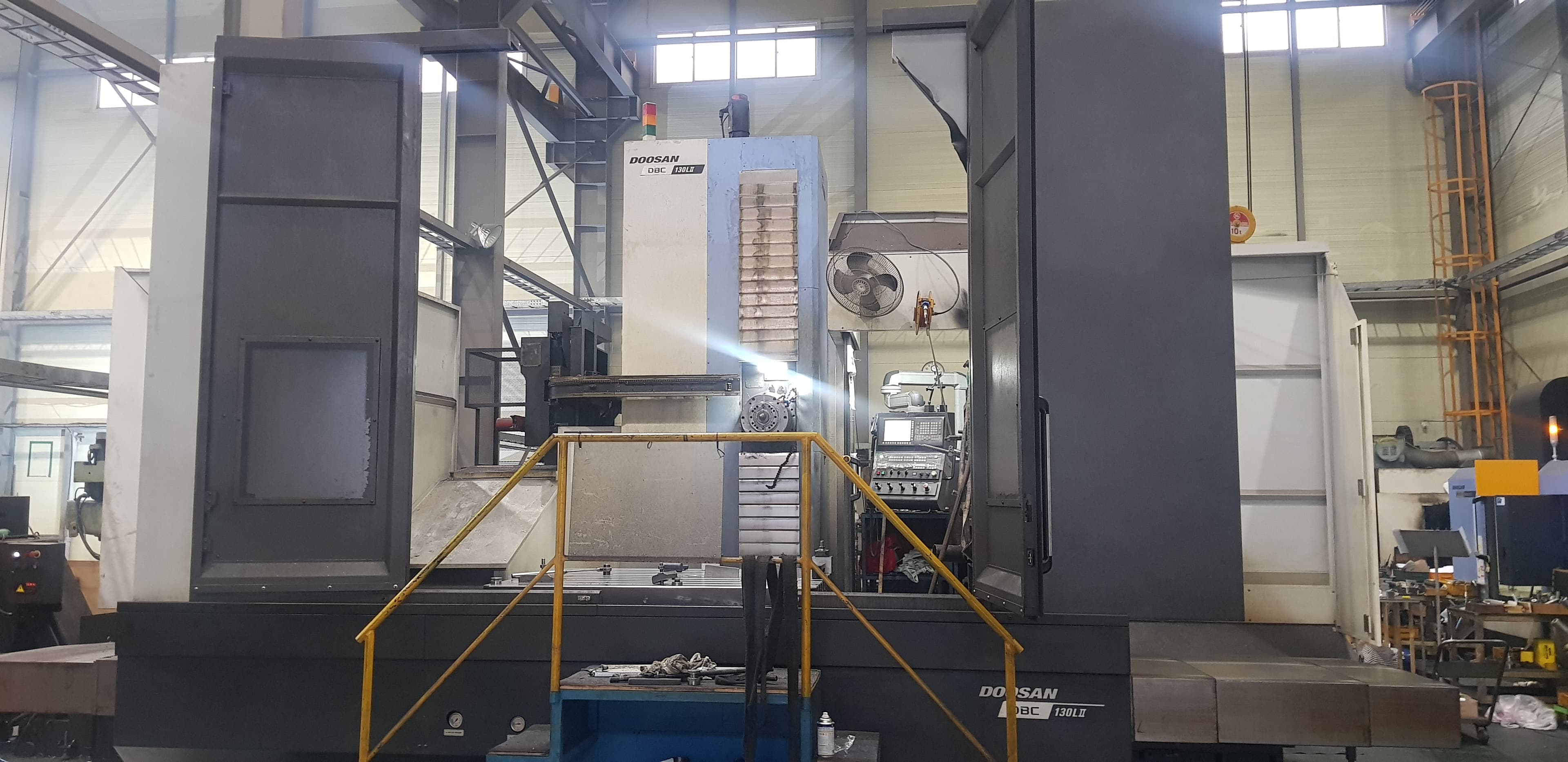 삼진메카텍 현장의 CNC 130T 보링기